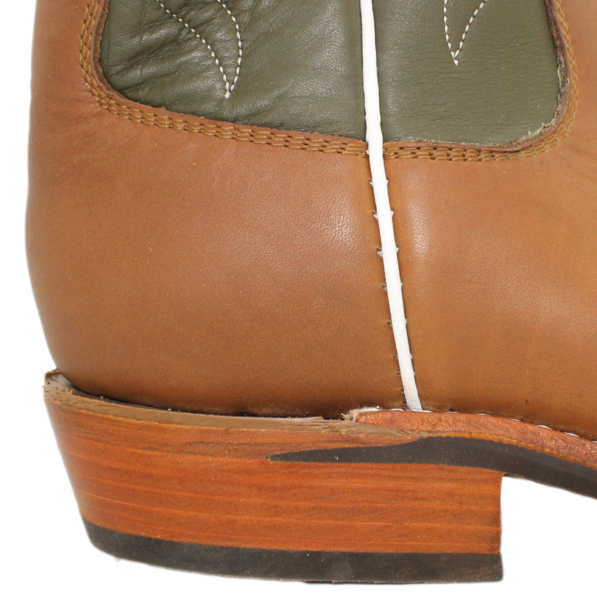 12" Forest upper w/ Beck Classic Stitching

Saddle Timberjack Steer Vamp

Regular Forties Square Toe

Slightly Tapered Heel